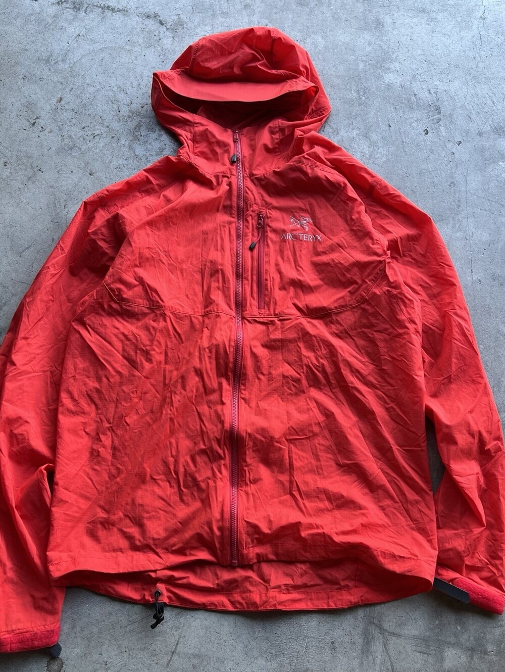 Arcteryx Mens Squamish Hoodie Lightweight Windbreaker Red Size Medium Packable